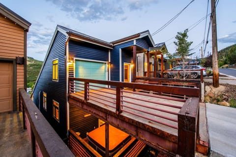 Fully Restored Lowell Ave Home w Private Hot Tub!