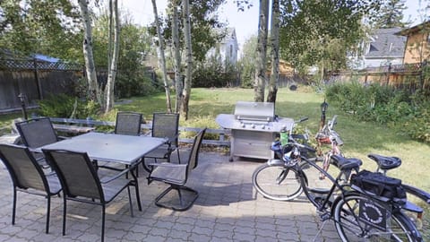 Back deck with large, fenced yard and bbq area