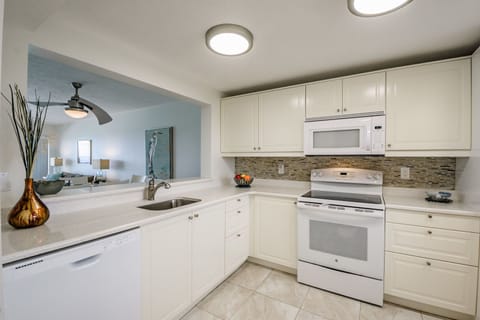 Fully equipped kitchen down to a wine corkscrew. Bring your own bottle, though. 