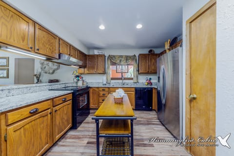 Fully stocked kitchen with all you need to prepare a meal