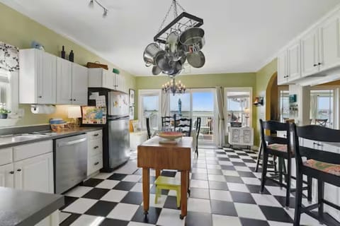 Stirring up memories and meals in this fully-equipped, dream kitchen!