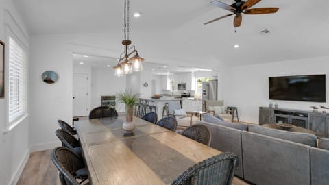 171 Seacrest Dining Area