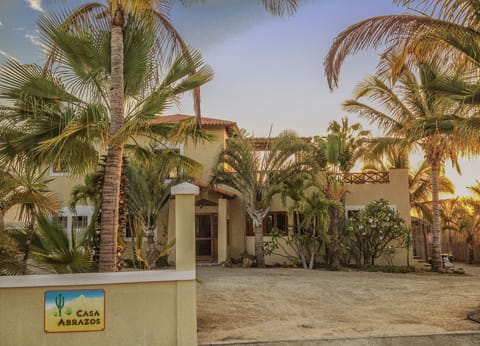 Welcome to Casa Abrazos!