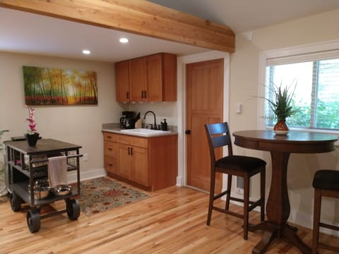 Convenient kitchenette with coffeemaker, toaster, microwave, fridge/freezer