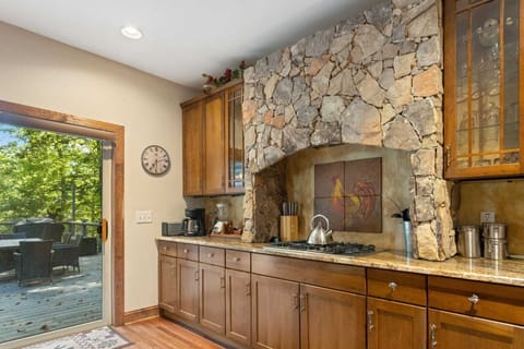 Upscale Kitchen with Granite Counters, Stainless Appliances, Gas Cooktop