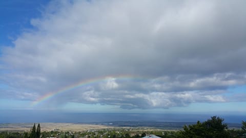 View of Airport & Ocean from Lanai- no noise!