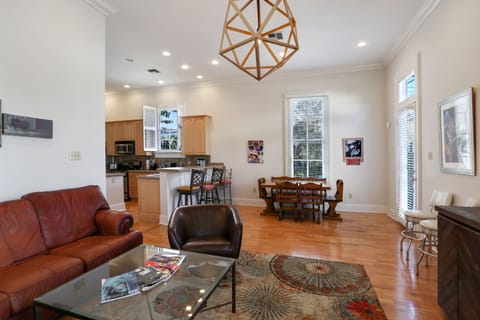 There is a nice eat in area next to the lounge and kitchen counter area.