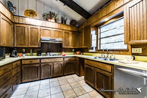 A look straight into the kitchen