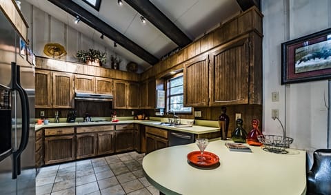 Large, fully stocked kitchen