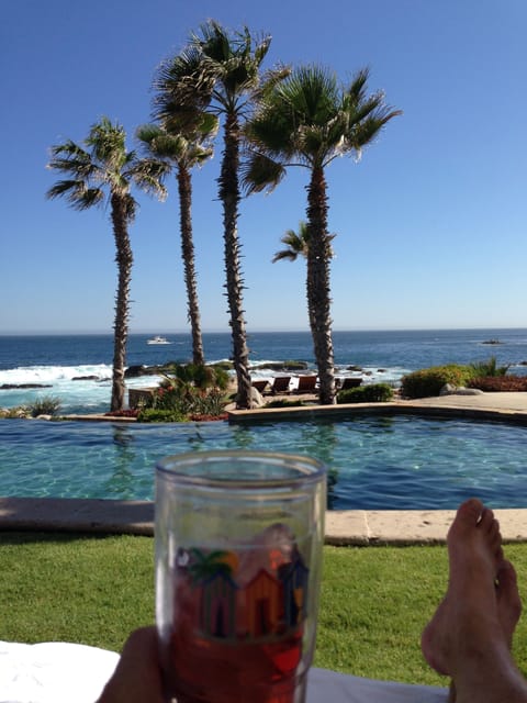 Access to Residencias Ocean-front members only beach club - Great food & Service