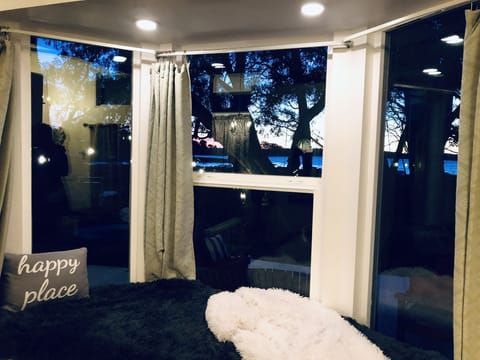 Living room 8.5’ bay window ⚓️ 1 of 2 Panoramic Bay Windows you can sleep in ⛵️