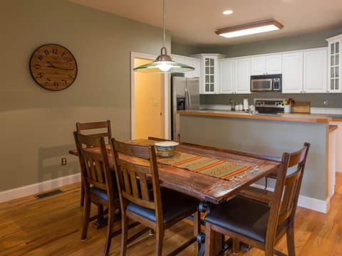 Serve a delicious meal | Main Level