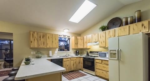 Kitchen and breakfast bar