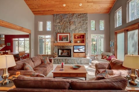 Spacious living room with flatscreen and fireplace