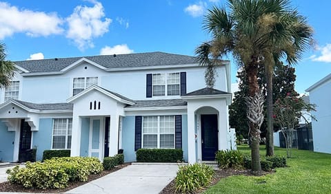 End unit townhome with 3 bedrooms and 3 baths, private splash pool & game zone.