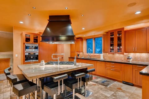 Kitchen & Island Seating