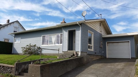 Coastal Cottage. Less than a block to the beautiful Pebble Beach