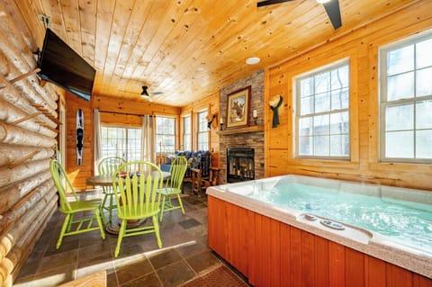 Sun Room/Enclosed Porch with Hot Tub