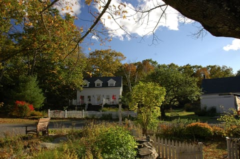 The Bold Colorful 5 BR Waterfront Cape across from the Farmhouse #229721