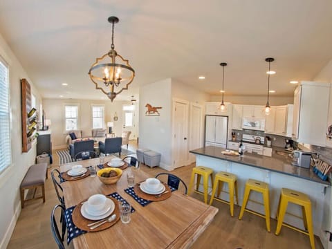 Dining Room & Kitchen