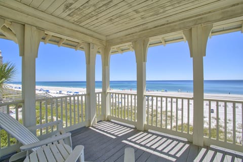 Eau Naturale Balcony