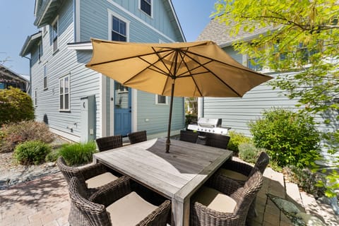 Back patio with dining