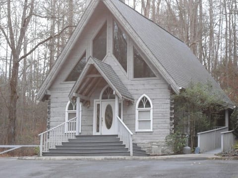 u will go by this wedding capel about a mile away