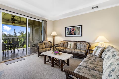 Tropical villa, top floor with amazing golf front views.