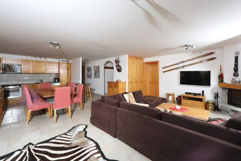 Living room & Kitchen 2