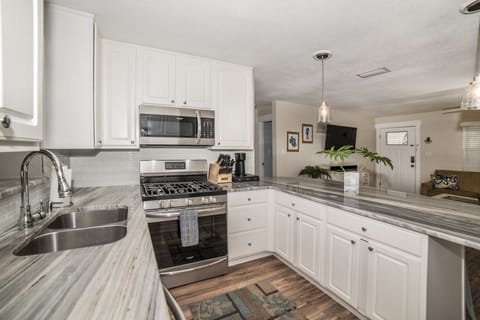 Fully equipped kitchen to prepare meals