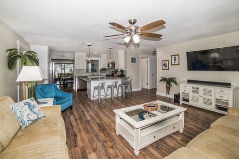 Open floor plan with kitchen / living room combo