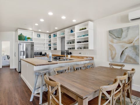 Caribe East A - Dining Room