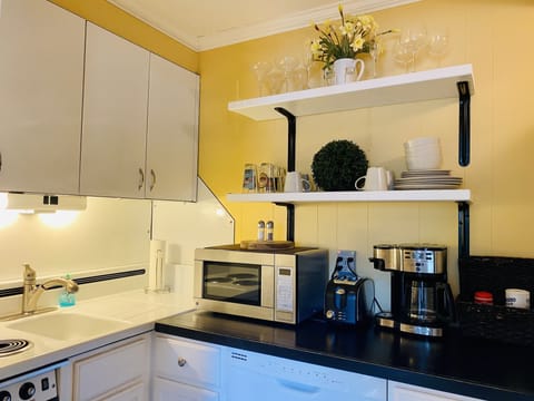 Equipped kitchen w/ dishes,stove,oven dishwasher,microwave,toaster,coffee pot