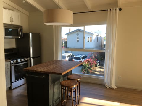 Studio Kitchen, has everything needed