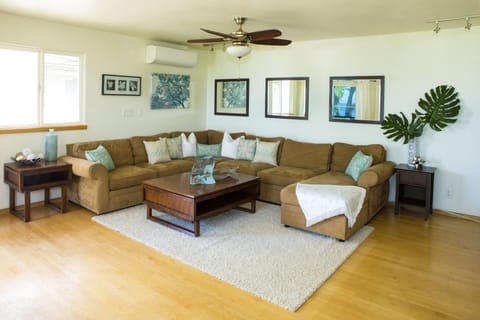 livingroom w/ large sectional, flat screen tv, cable, ceiling fans and AC