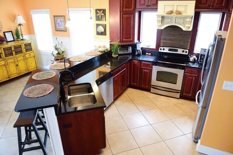 Kitchen (second floor)