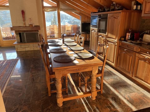 Fully fitted kitchen 