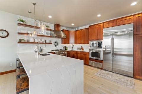 Gourmet Kitchen with gas cooktop and 2 ovens