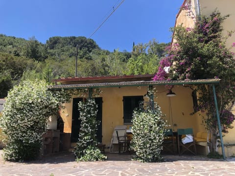 The second double room with its bathroom