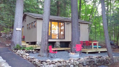 Outdoor living and fire pit 