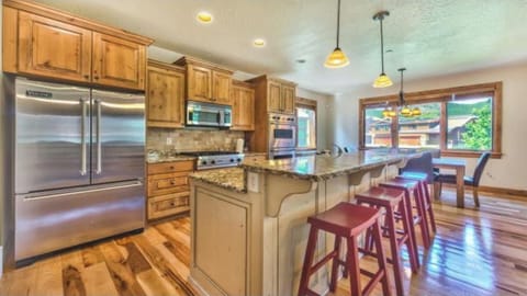 Gourmet kitchen features Viking Appliances: Double Oven, Large Fridge/Freezer