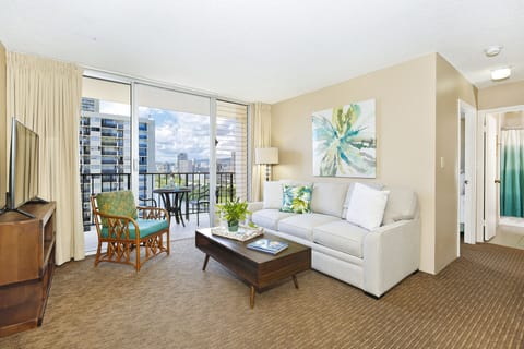Comfy Living Area, Lanai/Balcony with Ala Wai Canal View!