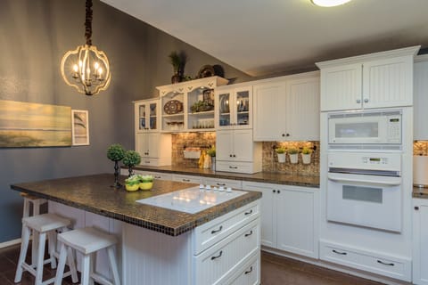 Kitchen with spacious island that easily seats 6-8 people around.