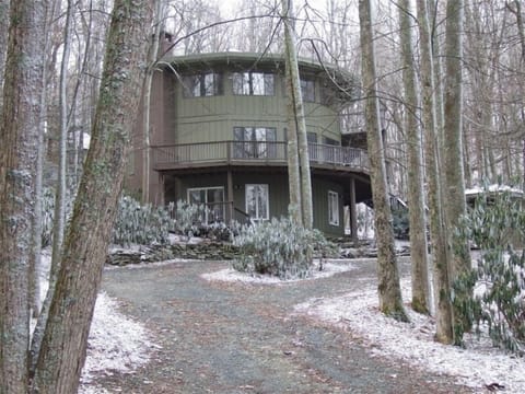 spacious master with King bed plus day bed for two little ones as well