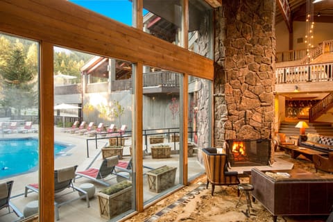 Featuring large windows and warm decor, this elegant property is the perfect place to meet fellow travellers.