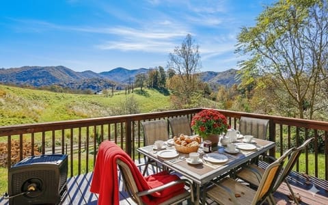 Enjoy your morning coffee w a mountain view from the deck