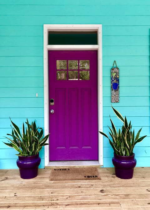 Yep. The door is purple. 