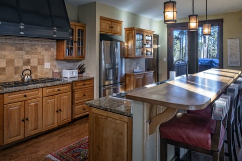 Kitchen- large gas stove, bar seating for 4, new fridge, oven, Keurig, etc. 