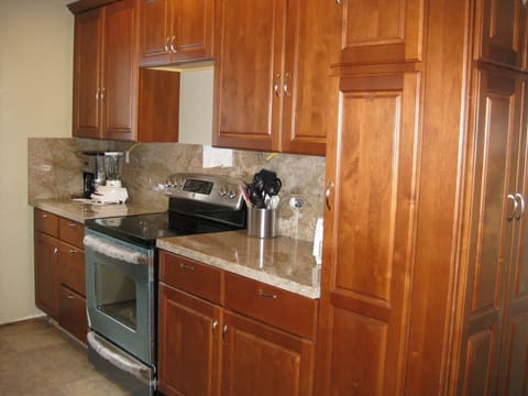Newly renovated kitchen, fully equipped, pantry