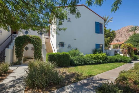 VILLA EXTERIOR